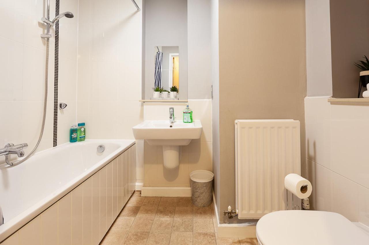 2 Bedroom 2 Bathroom Apartment In Central Milton Keynes With Free Parking And Smart Tv - Contractors, Relocation, Business Travellers Buitenkant foto