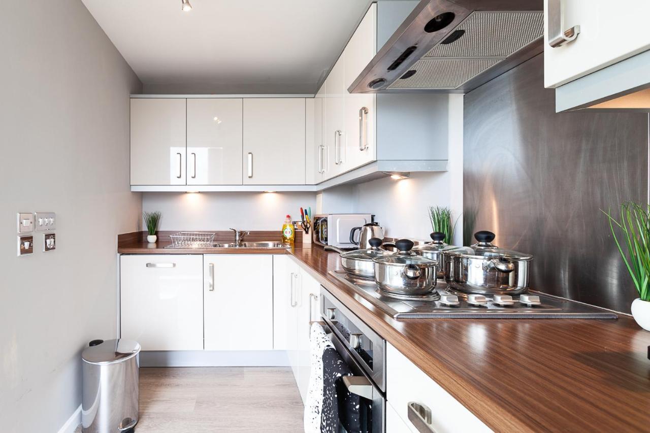 2 Bedroom 2 Bathroom Apartment In Central Milton Keynes With Free Parking And Smart Tv - Contractors, Relocation, Business Travellers Buitenkant foto