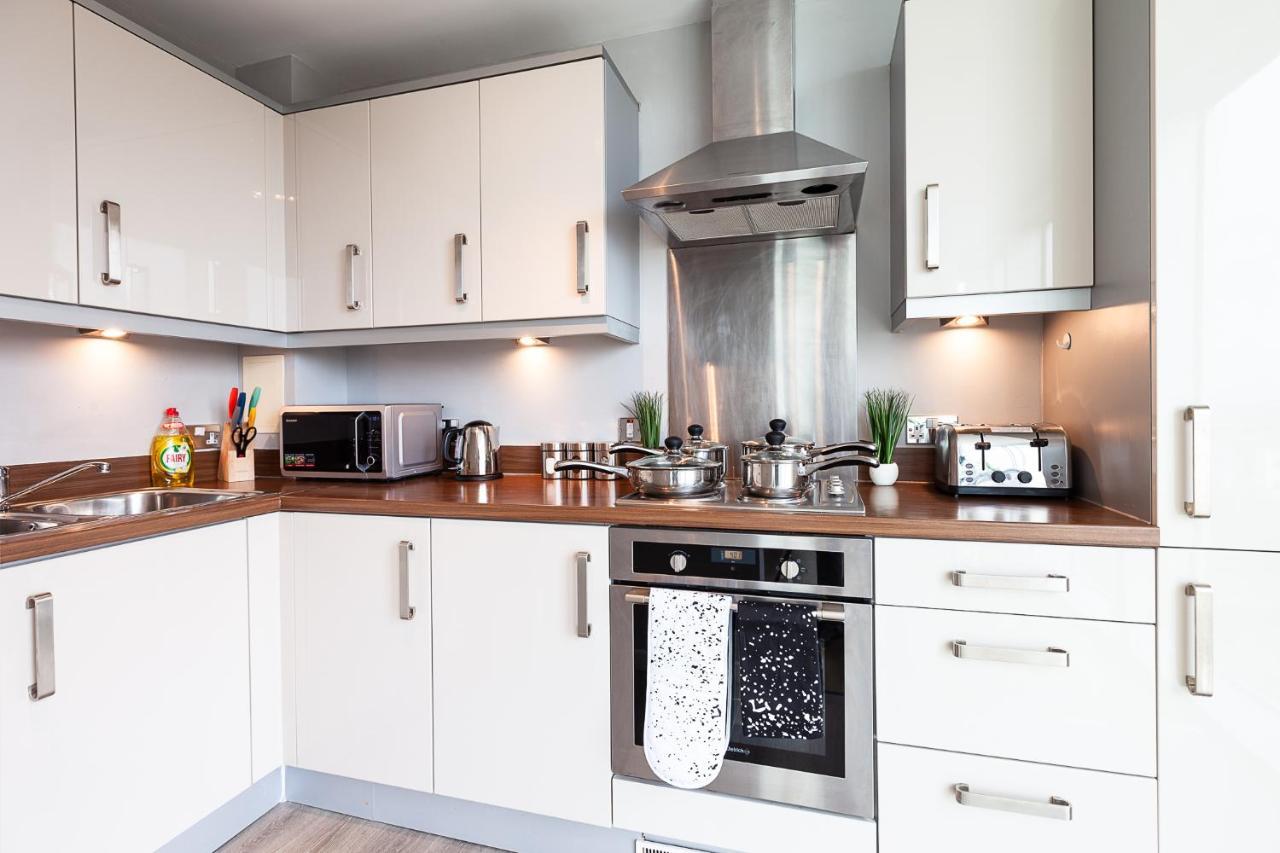 2 Bedroom 2 Bathroom Apartment In Central Milton Keynes With Free Parking And Smart Tv - Contractors, Relocation, Business Travellers Buitenkant foto